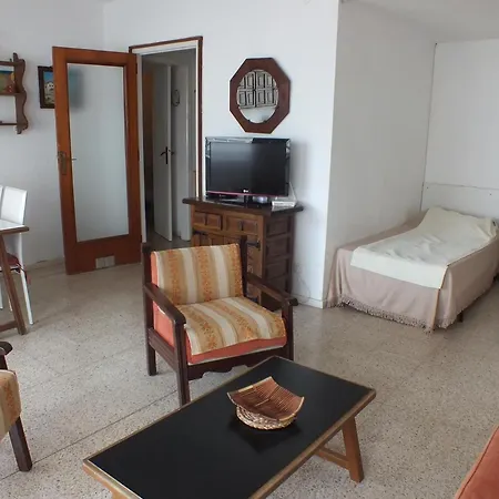 En Roses: Terraza, Piscina, 6 Pers. - Es-204-74 * Roses